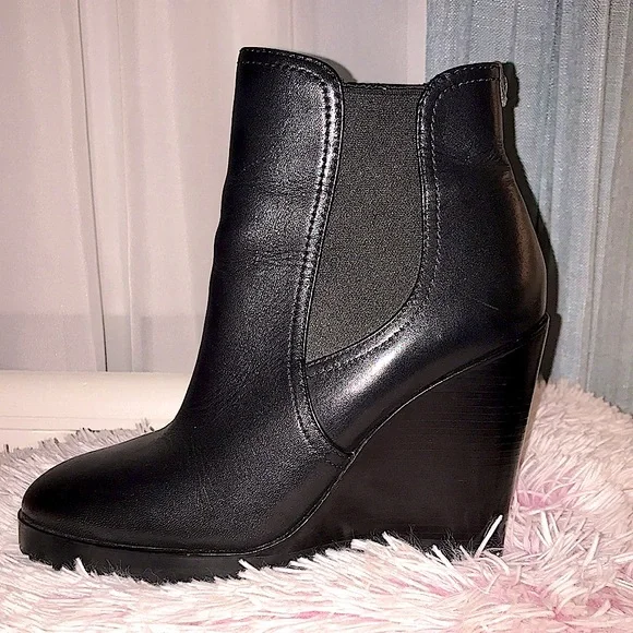 (EUC) Michael Kors Leather Slip On Wedge Hill Booties - Picture 5 of 10